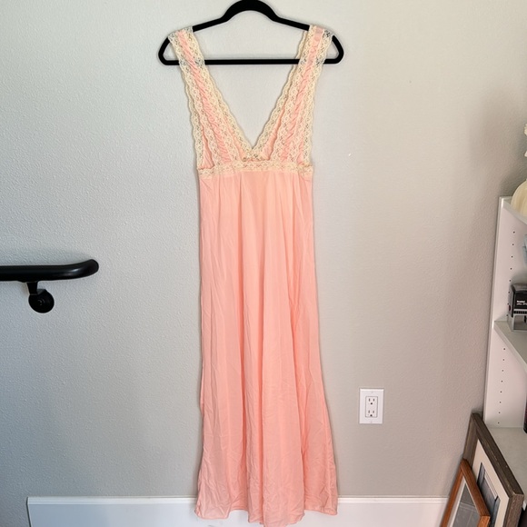 Vintage Peach Slip - Picture 3 of 9
